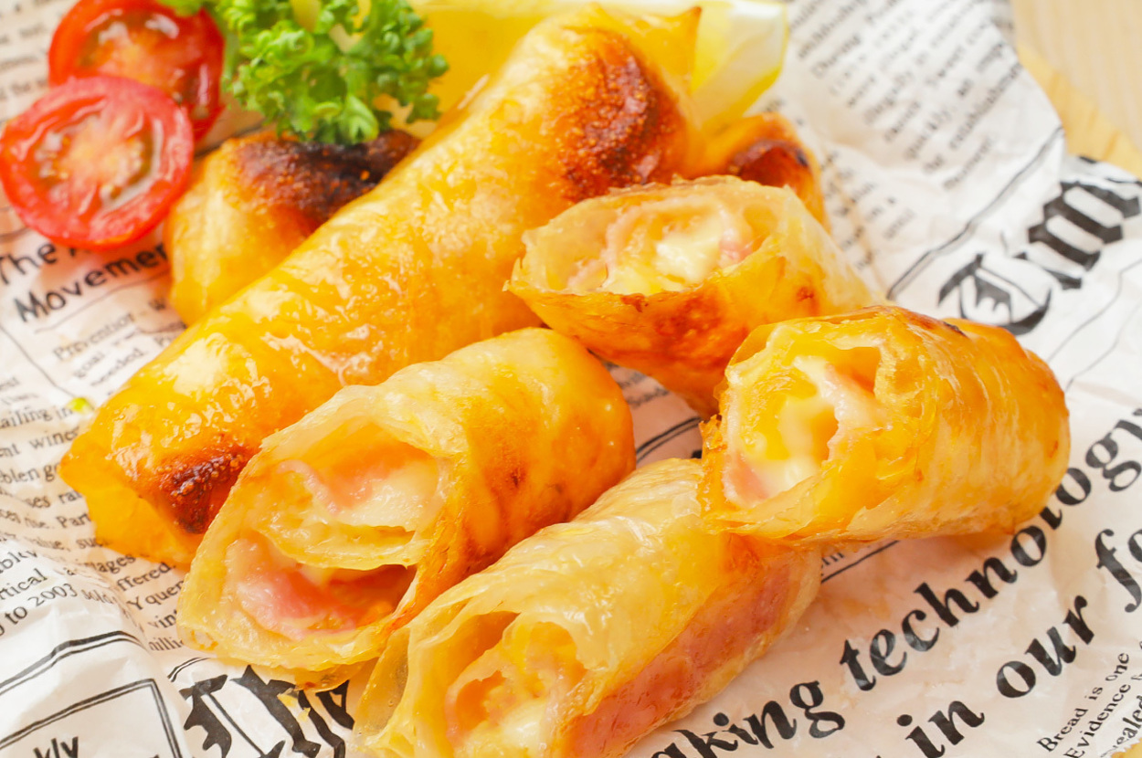 【巻いたら何でも旨くなる】ライスペーパーの簡単おつまみレシピ3選・作り方｜Tasty