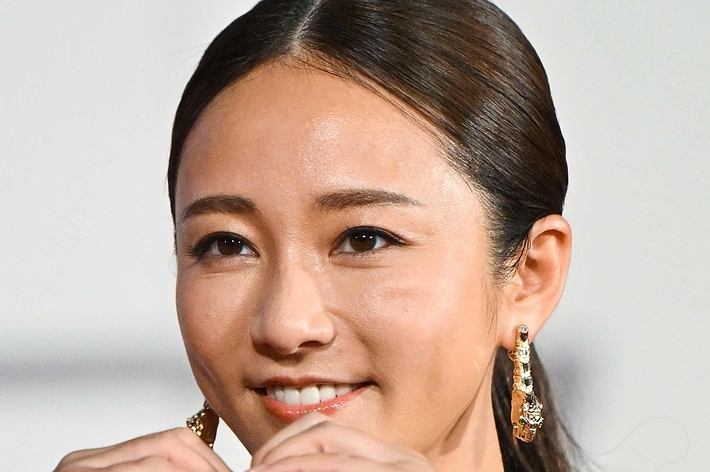 吉岡里帆、“口ピアス”姿公開。衝撃ショットに「待って、ギャル過ぎ」「本物なん？」【画像】