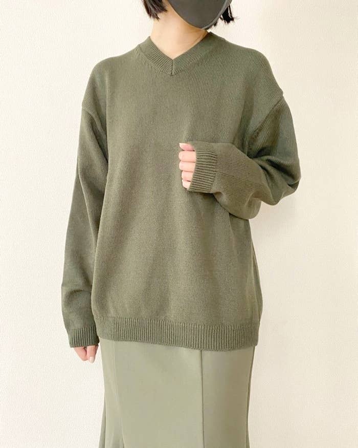 2024ユニクロCカシミヤリラックスVネックセーター