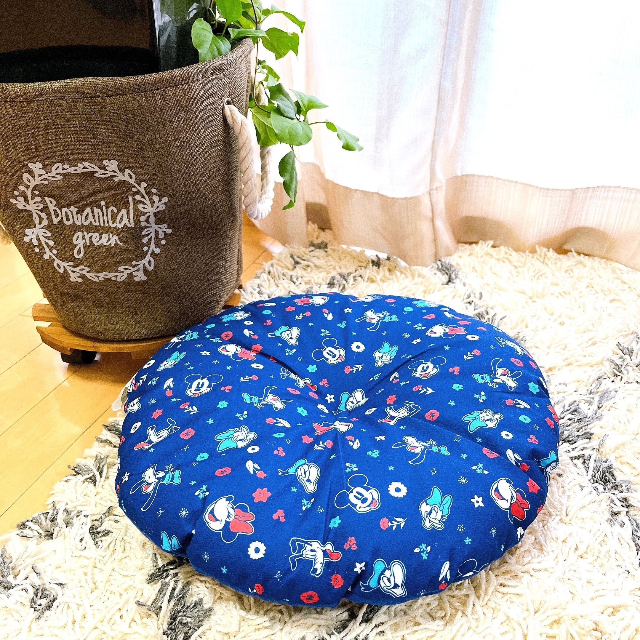 ダイソー】これ330円で買えるのマジ…？ディズニー柄の「ふわふわ