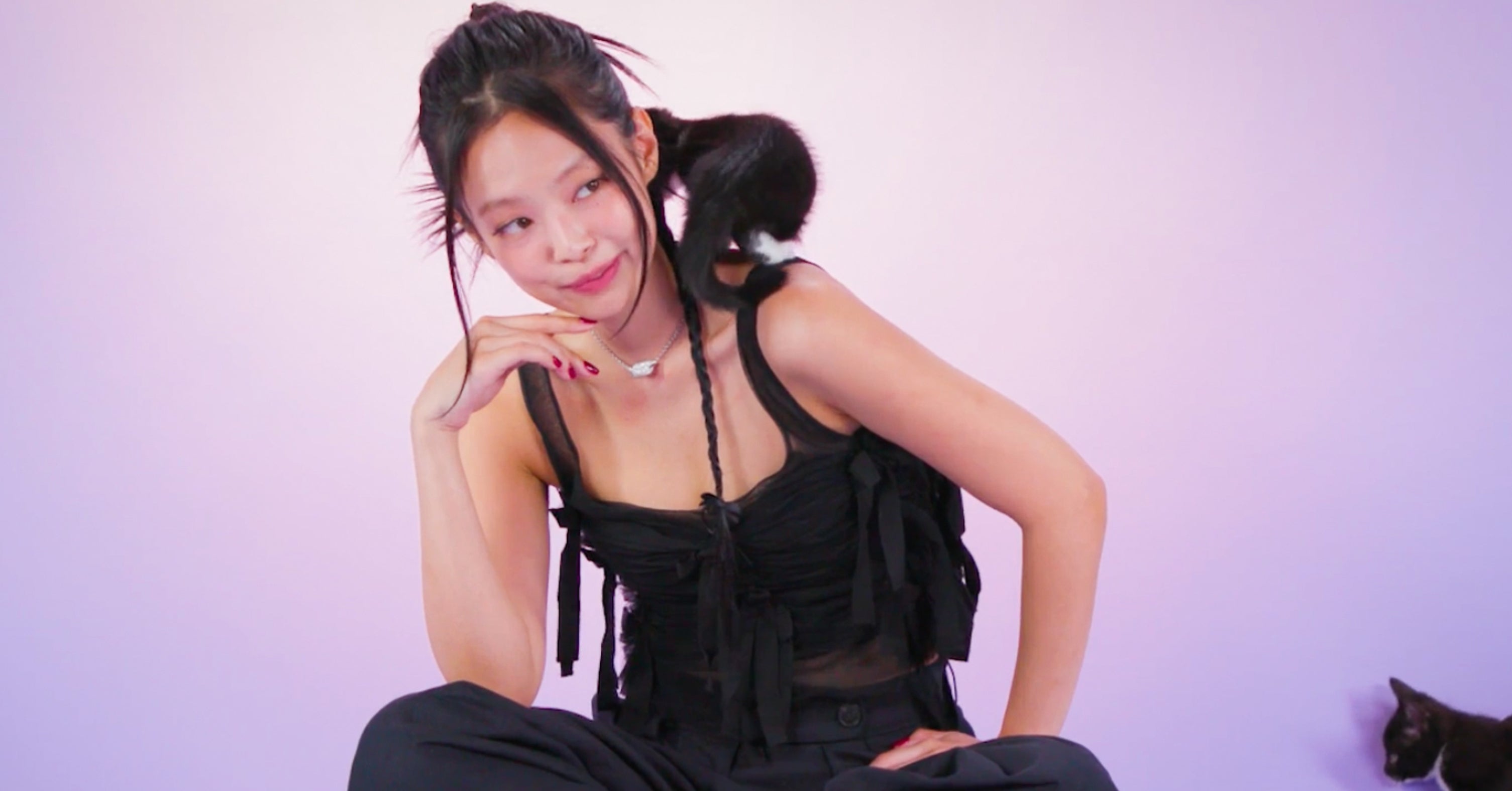 Jennie Played With Kittens, And It's Guranteed To Make You Smile