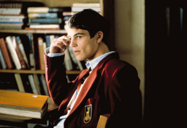 Josh Hartnett wearing a school uniform in &quot;Halloween H20: 20 Years Later&quot;