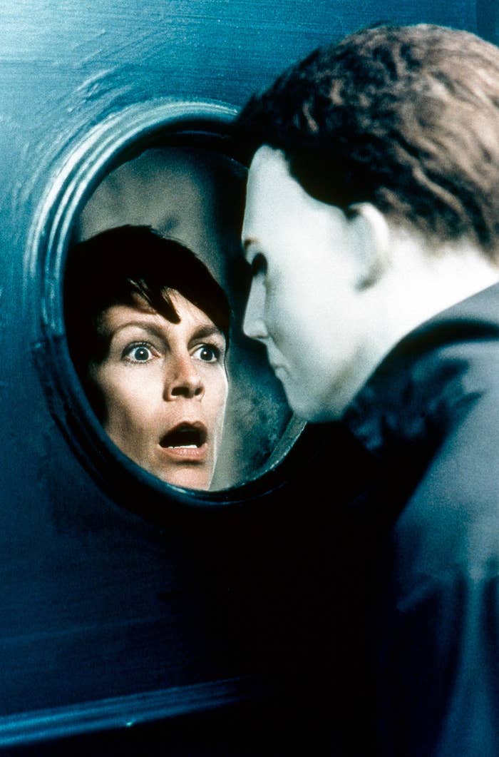 Jamie Lee Curtis staring at Michael Myers through a circular window in &quot;Halloween H20: 20 Years Later&quot;