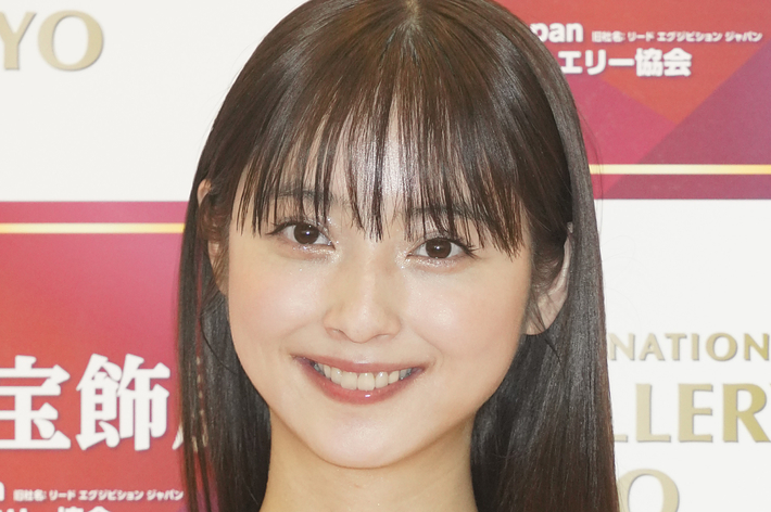 佐々木希「何だか無性に編み物がしたくなって...」手作りのバッグに「売りに出せそうなクオリティ」「素敵すぎて欲しい」の声【動画＆画像】