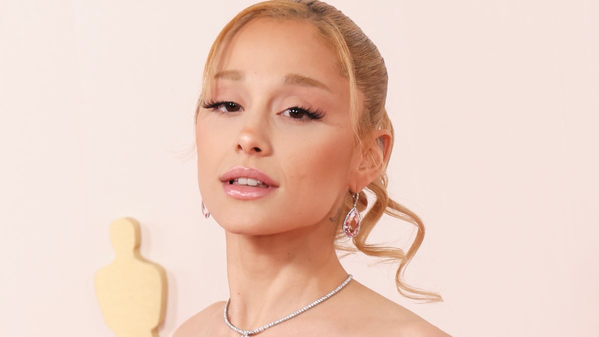 Ariana Grande fucks fakes Elvira Says Ariana Grande Was Worst Celebrity Encounter