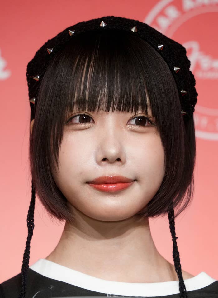 あのちゃん「髪ボサボサ」私服ショットを公開→「え?!ワンピース?!」「めっちゃ似合ってて可愛い」と話題に