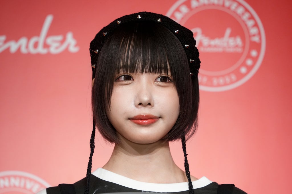 あのちゃん「髪ボサボサ」私服ショットを公開→「え？！ワンピース