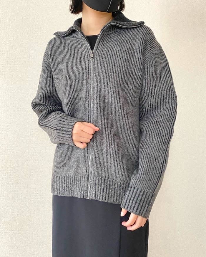 ユニクロの「ふんわりニット」が最高に良すぎた…！ゆるっと着られて 