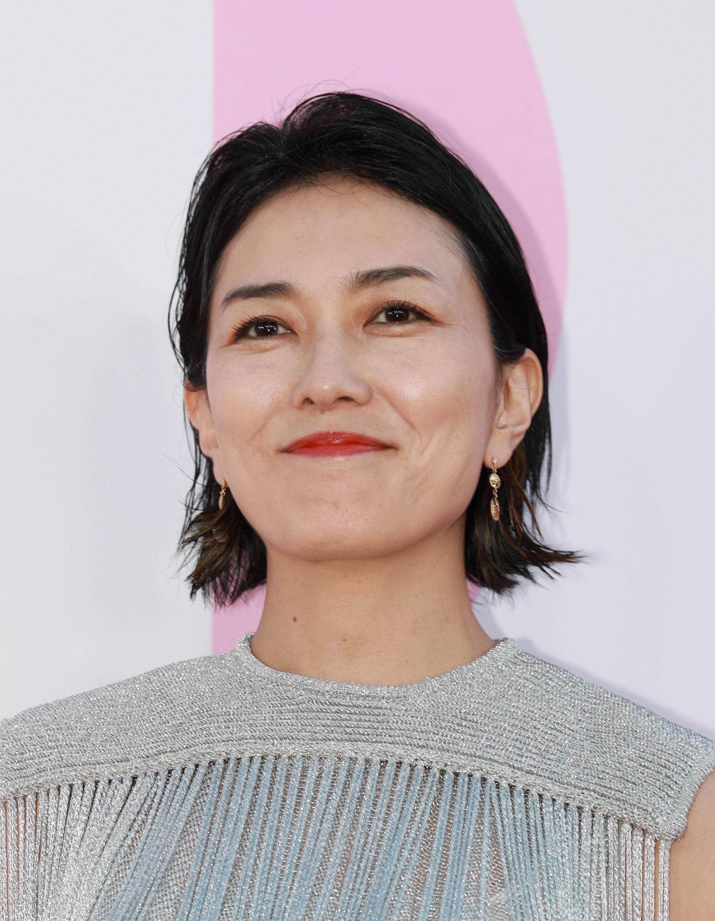 石田ゆり子「どこで写真を撮っても絵になる」俳優明かす「食べても太ら