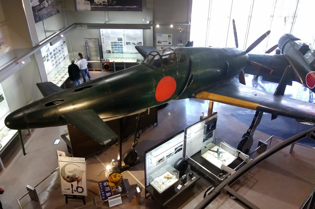 『ゴジラ-1.0』で使われた震電の実物大模型が福岡県筑前町立大刀洗平和記念館で展示されている(時事)