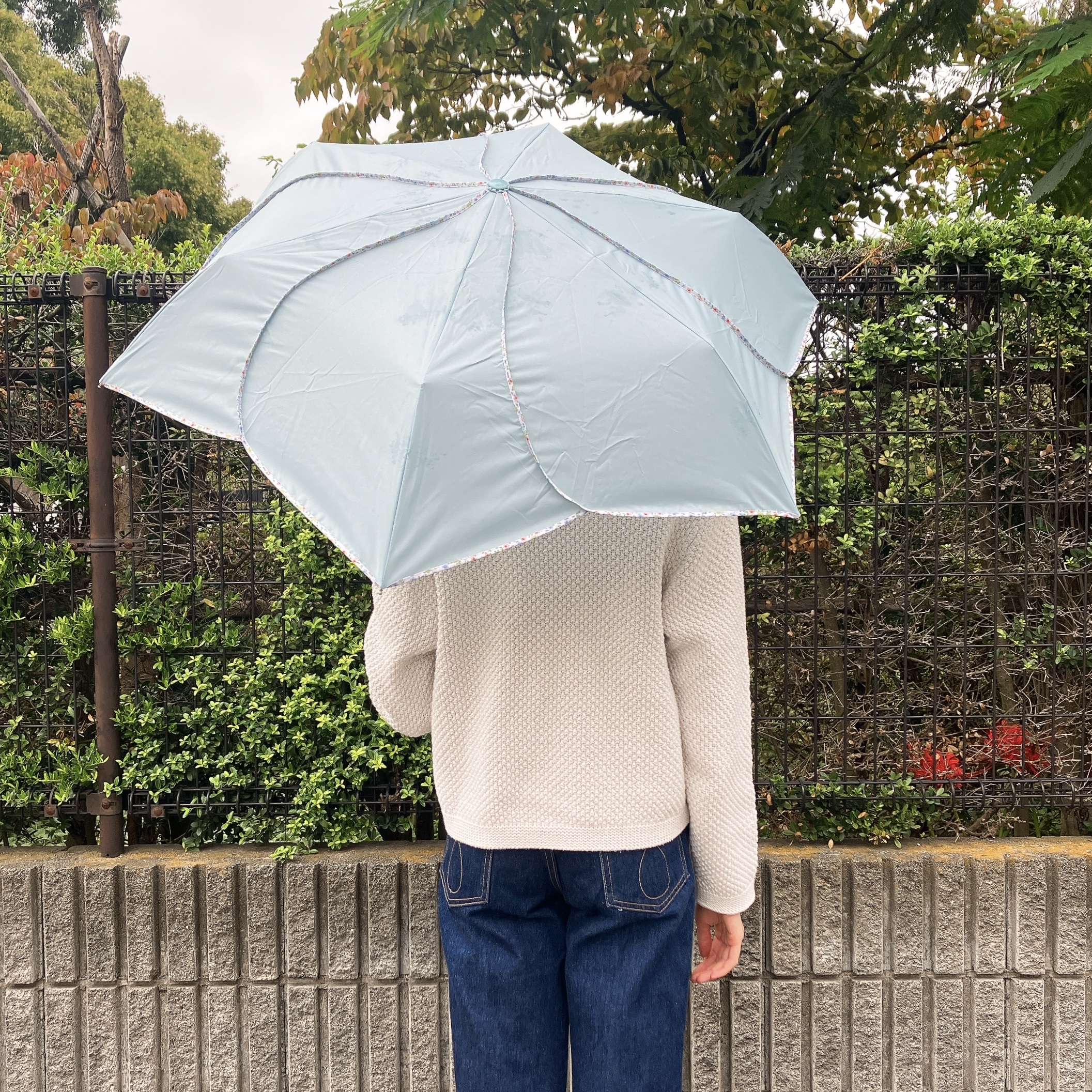 アフタヌーンティーの「花びらみたいな傘」が素敵すぎる…！めっちゃ