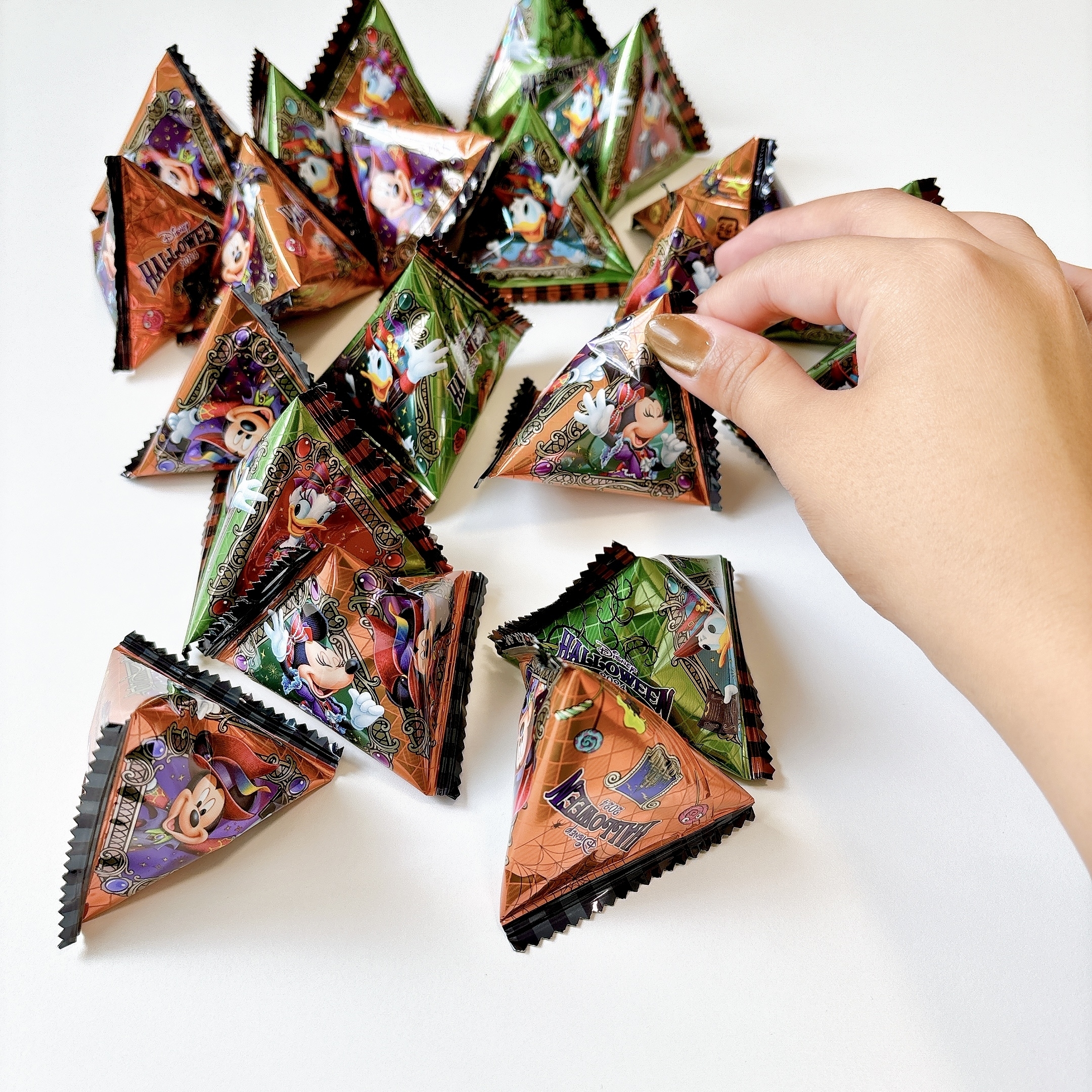 ディズニーお土産】こんなに入ってるのに900円でいいの！？コスパ最強