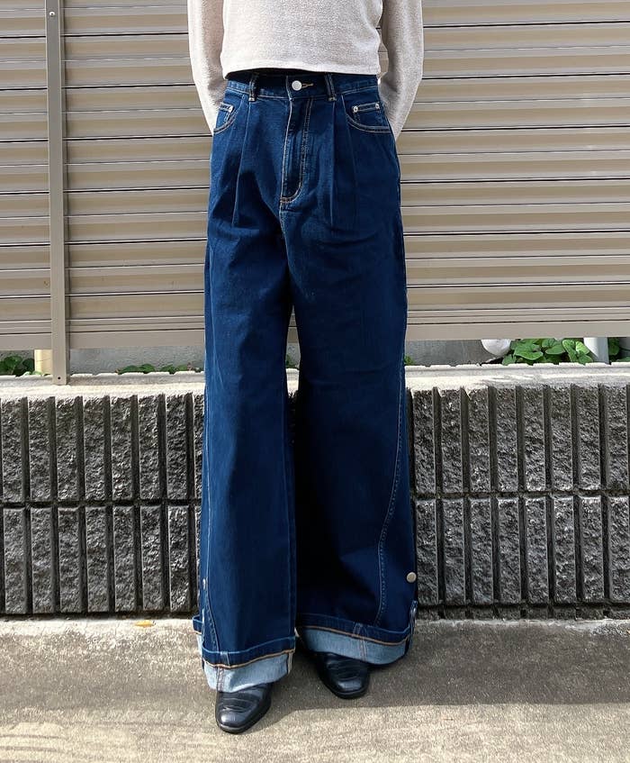 GU】脚長効果すごくて感動…！シルエット最強の「ゆったりパンツ」気に 