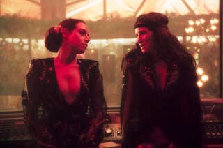 Kathryn Hahn and Aubrey Plaza talking while in '70s outfits in a scene from 