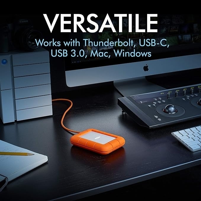 External hard drive connected to a computer. Text highlights compatibility: Thunderbolt, USB-C, USB 3.0, Mac, Windows