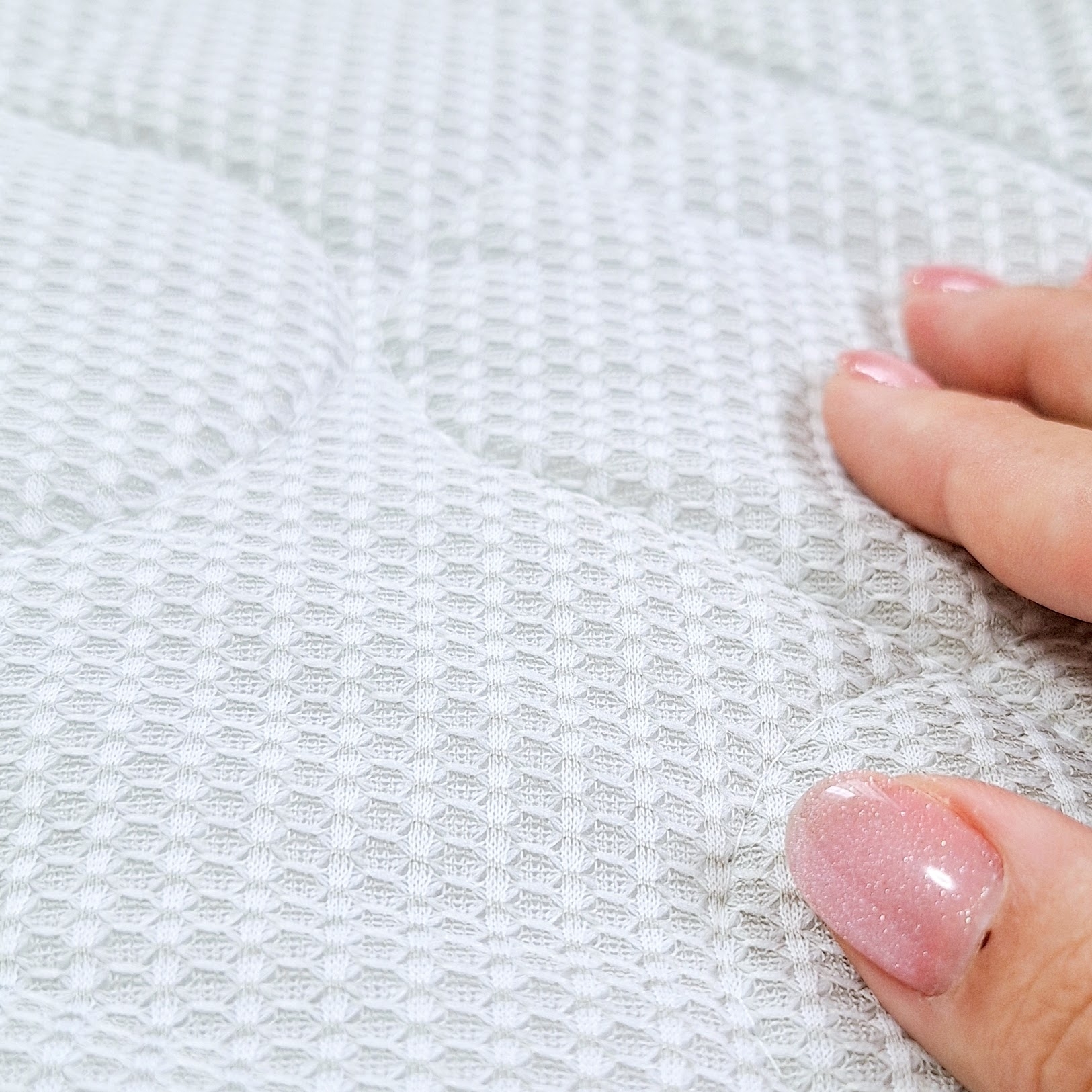 今から春まで使えるの！ニトリの「おすすめ寝具」やわらかい触り