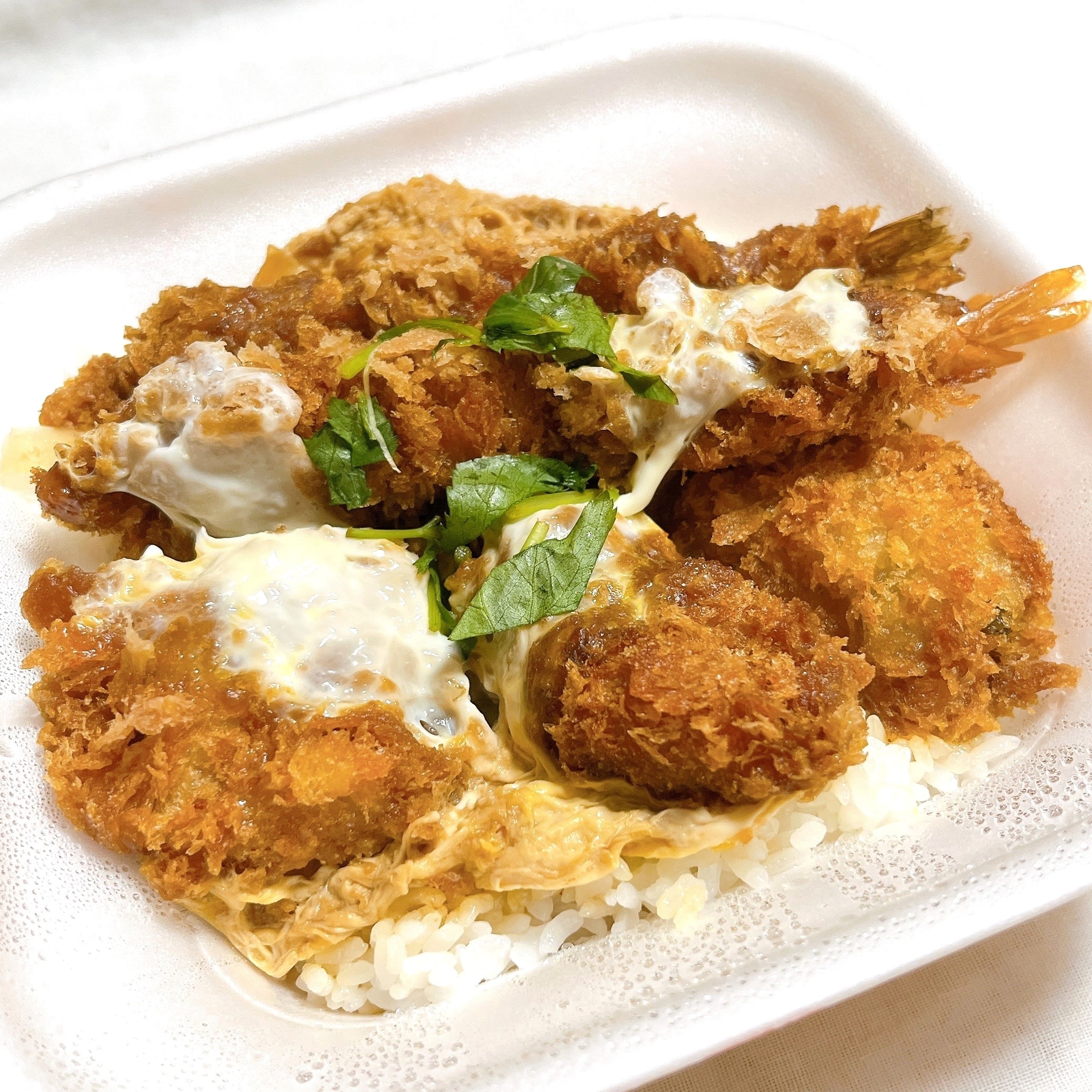 かつやのオススメのメニュー「秋の海鮮カツ丼弁当」