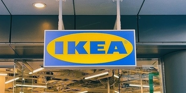 IKEAの「1999円テーブル」めっちゃ可愛くない…？全部屋に置きたくなるんだけど！《購入レビュー》