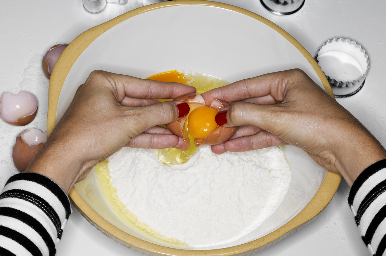 The Way You Crack An Egg Actually Reveals A Lot About Your Cooking Skills