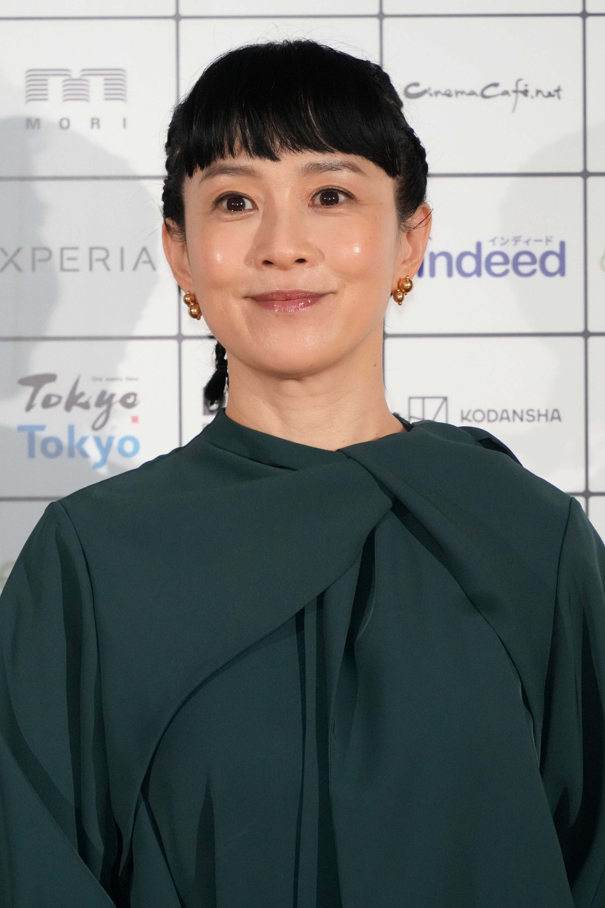 坂井真紀、人気歌手との2ショットに反響→「姉妹みたい」「絶対バレちゃう」