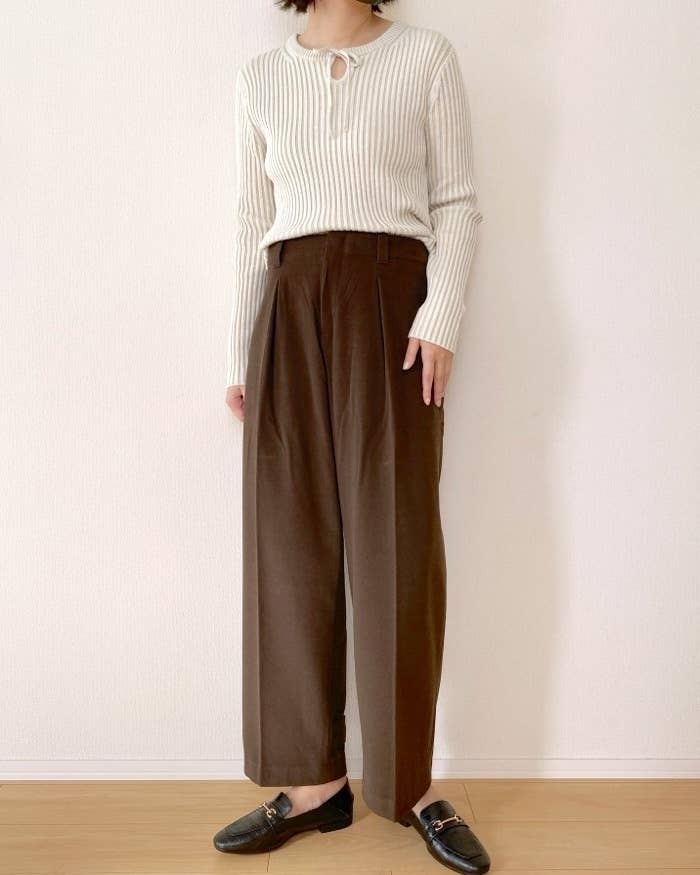 ユニクロ】「めちゃくちゃ可愛い」「3色とも購入した」細見えする  