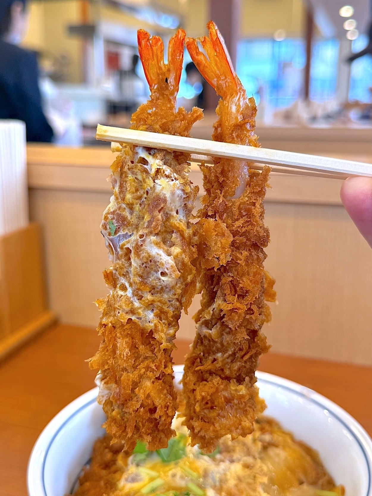 かつやのおすすめメニュー「海老・ロースカツ丼」