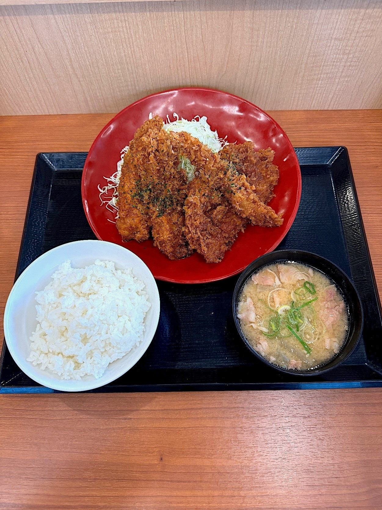 かつやのおすすめメニュー「タレカツ定食」