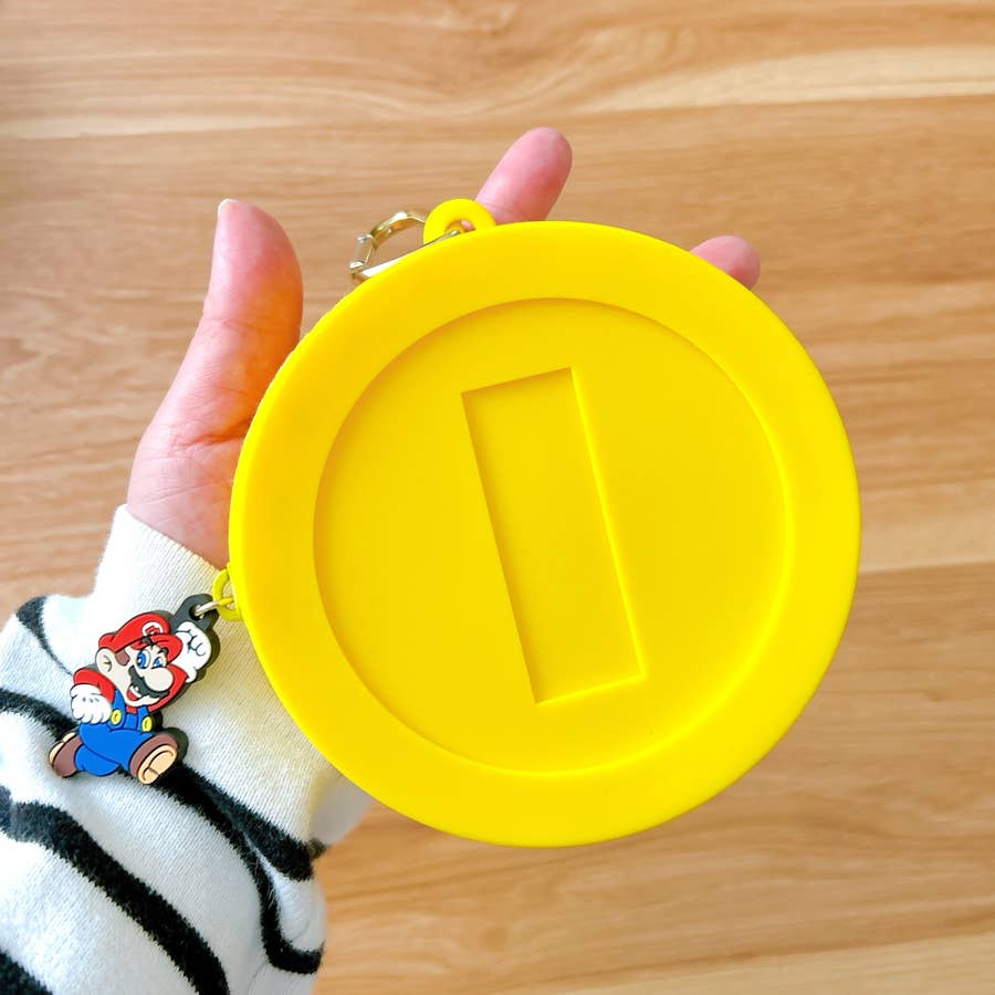 もう財布はコレでいいじゃん…！マリオの「コイン 型ケース」がゲームみたいでかわいい！大容量だし、ガバッと開いて取り出しやすいの《ニンテンドー東京》購入レビュー