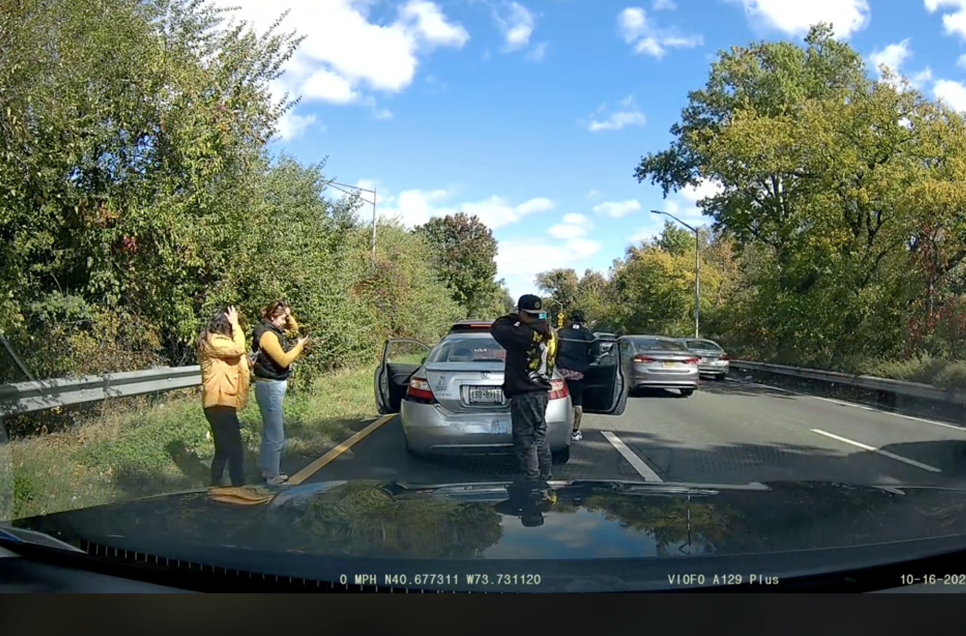 ドラレコ映像が拡散、事故を装った男が逮捕される。高速道路で突然