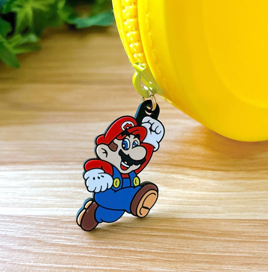 もう財布はコレでいいじゃん…！マリオの「コイン 型ケース」がゲームみたいでかわいい！大容量だし、ガバッと開いて取り出しやすいの《ニンテンドー東京》購入レビュー【動画・画像】