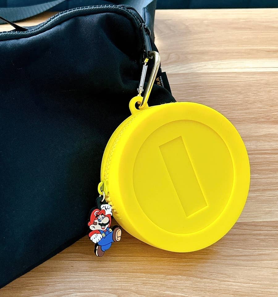 もう財布はコレでいいじゃん…！マリオの「コイン 型ケース」がゲームみたいでかわいい！大容量だし、ガバッと開いて取り出しやすいの《ニンテンドー東京》購入レビュー【動画・画像】