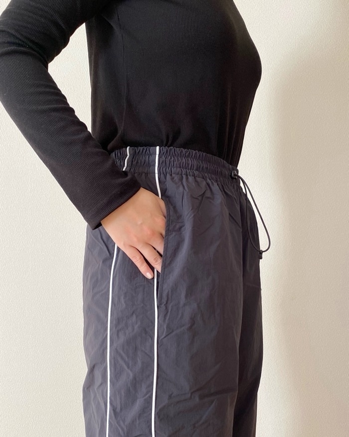 GUの『2990円パンツ』がはいた瞬間から暖かい…！「太く見えない