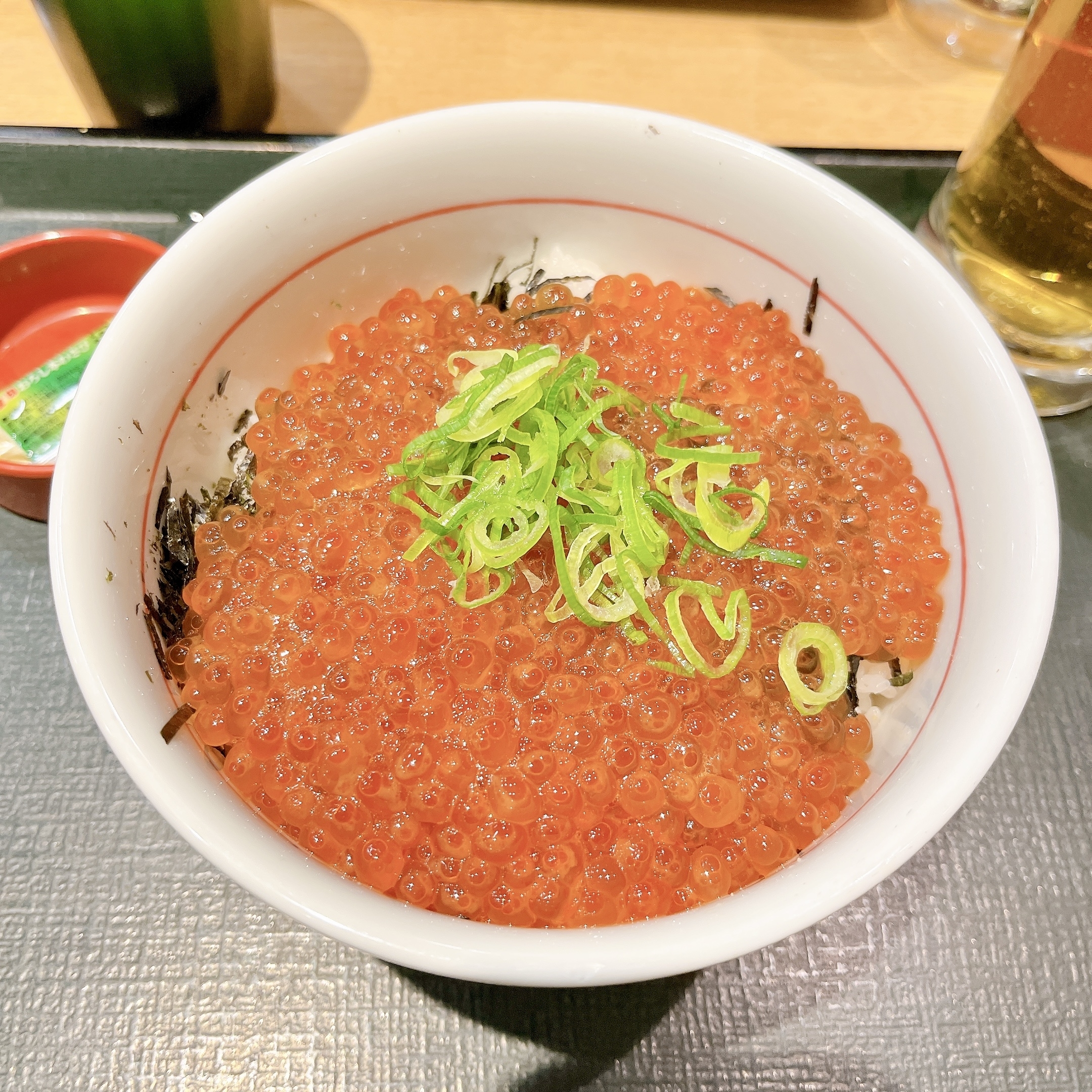 なか卯のおすすめメニュー「天然いくら丼 豪快盛」