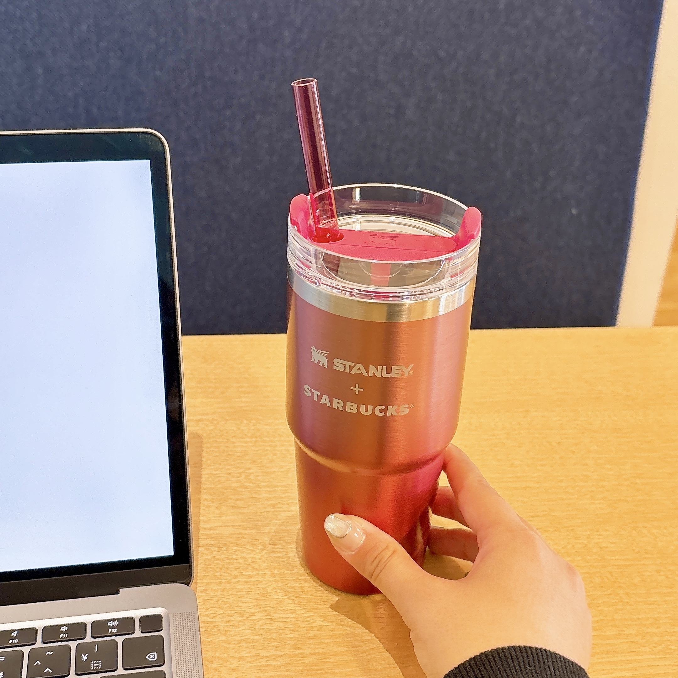 スタバ新作】思わず発売日に買いに行った！人気ブランドの