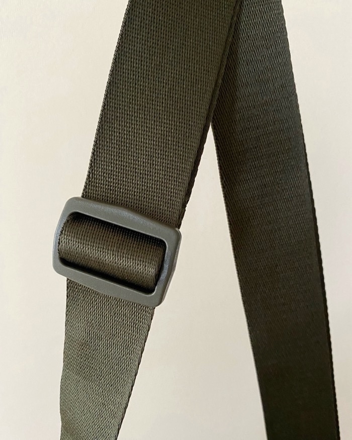 UNIQLO（ユニクロ）のおすすめファッションアイテム「マルチポケットショルダーバッグ」