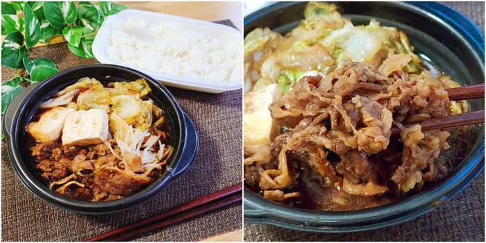 焼肉鍋とご飯のセット。鍋には肉、豆腐、白菜が入っており、美味しそうな見た目です。