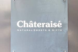 「Châteraisé NATURAL SWEETS & GIFTS」と書かれた看板。