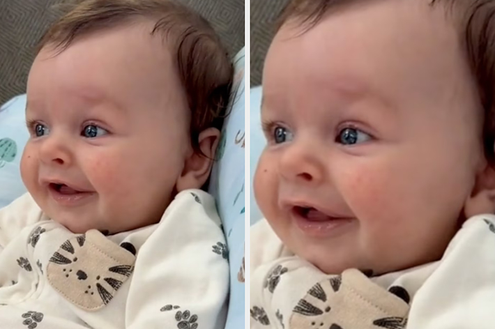 テレビ画面の男性と、クッションに横たわる笑顔の赤ちゃん。