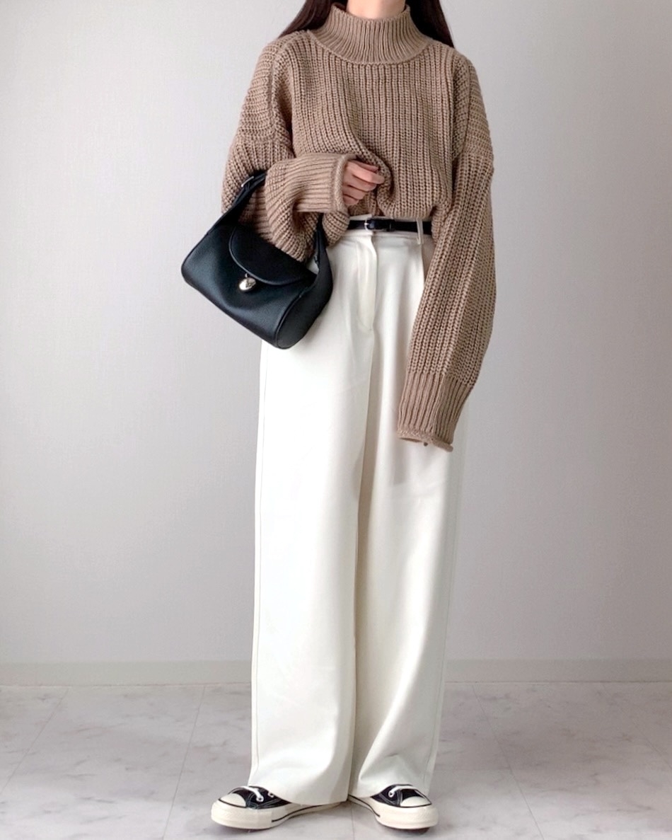 しまむらの「1969円パンツ」シルエットが最高すぎる…！体のラインを