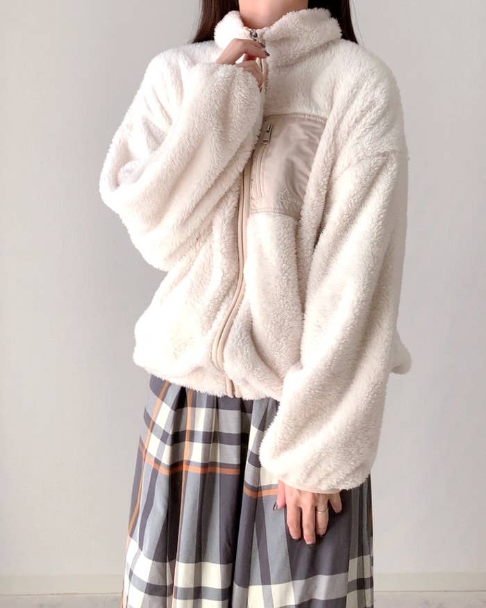 しまむら】2189円の「もこもこアウター」が買って大正解！軽いのに 