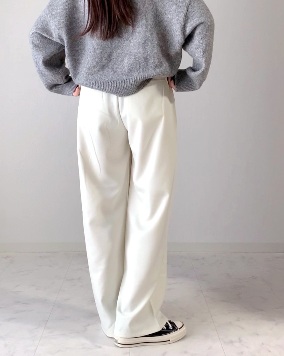 しまむらの「1969円パンツ」シルエットが最高すぎる…！体のラインを