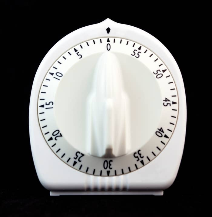Kitchen timer set to 0 minutes against a black background