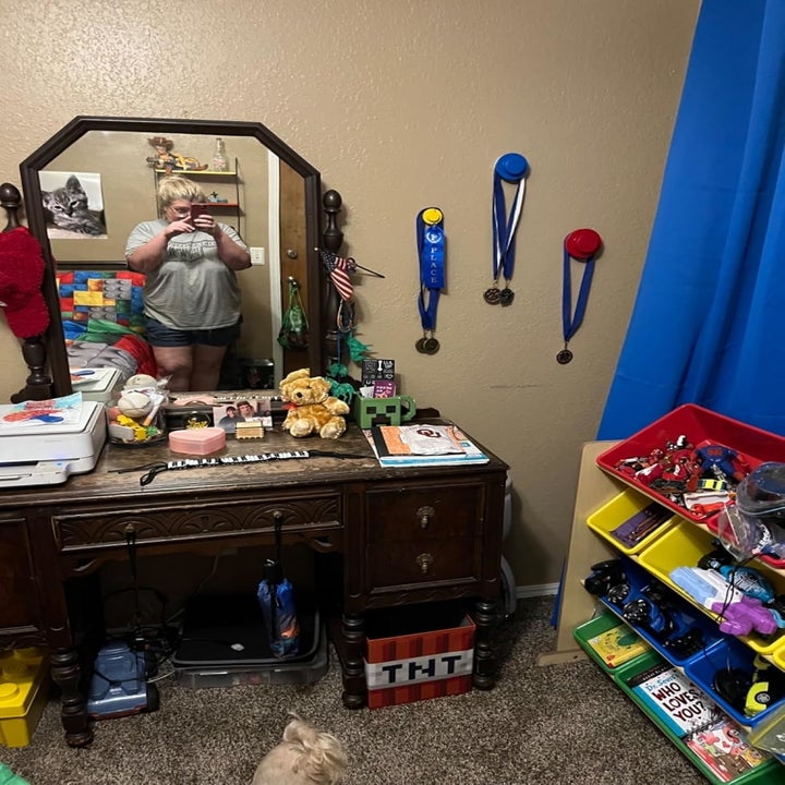 reviewer uses round lego hooks to hold medals