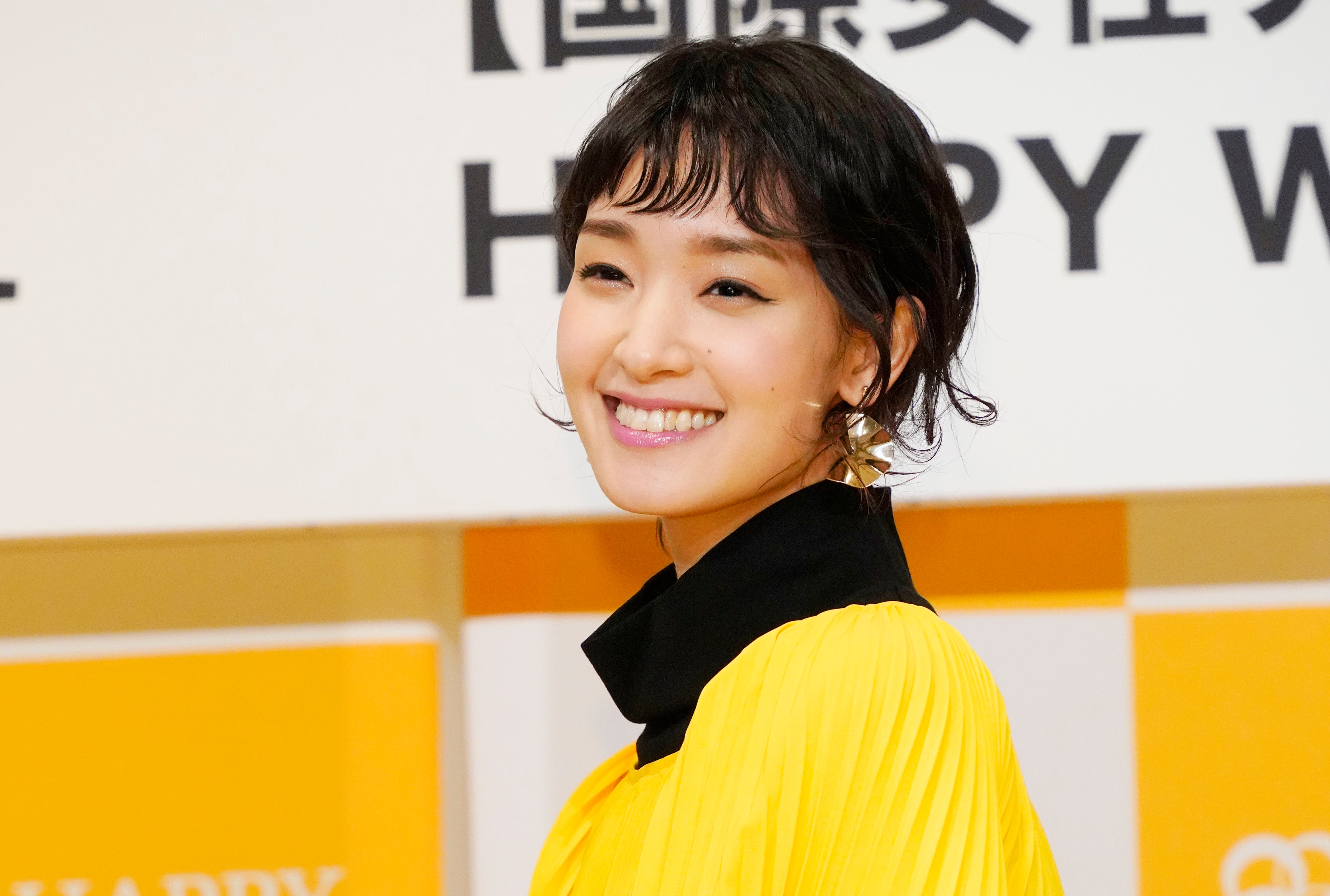 剛力彩芽、伝説のプロレスラーとの2ショット公開→「そっくり