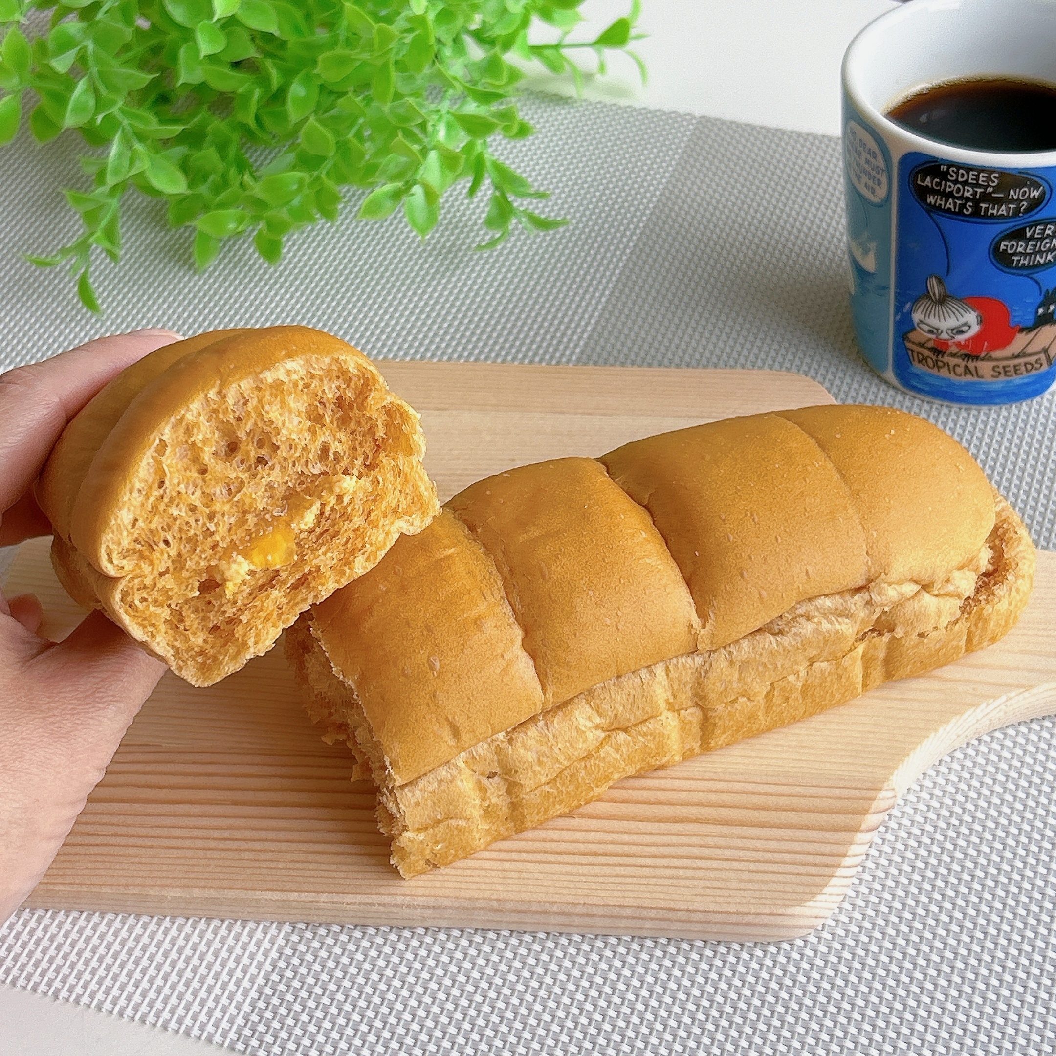 セシリバンセン　りんご セブン】「ふわっふわ」「ここ最近のコンビニパンで一番」りんご