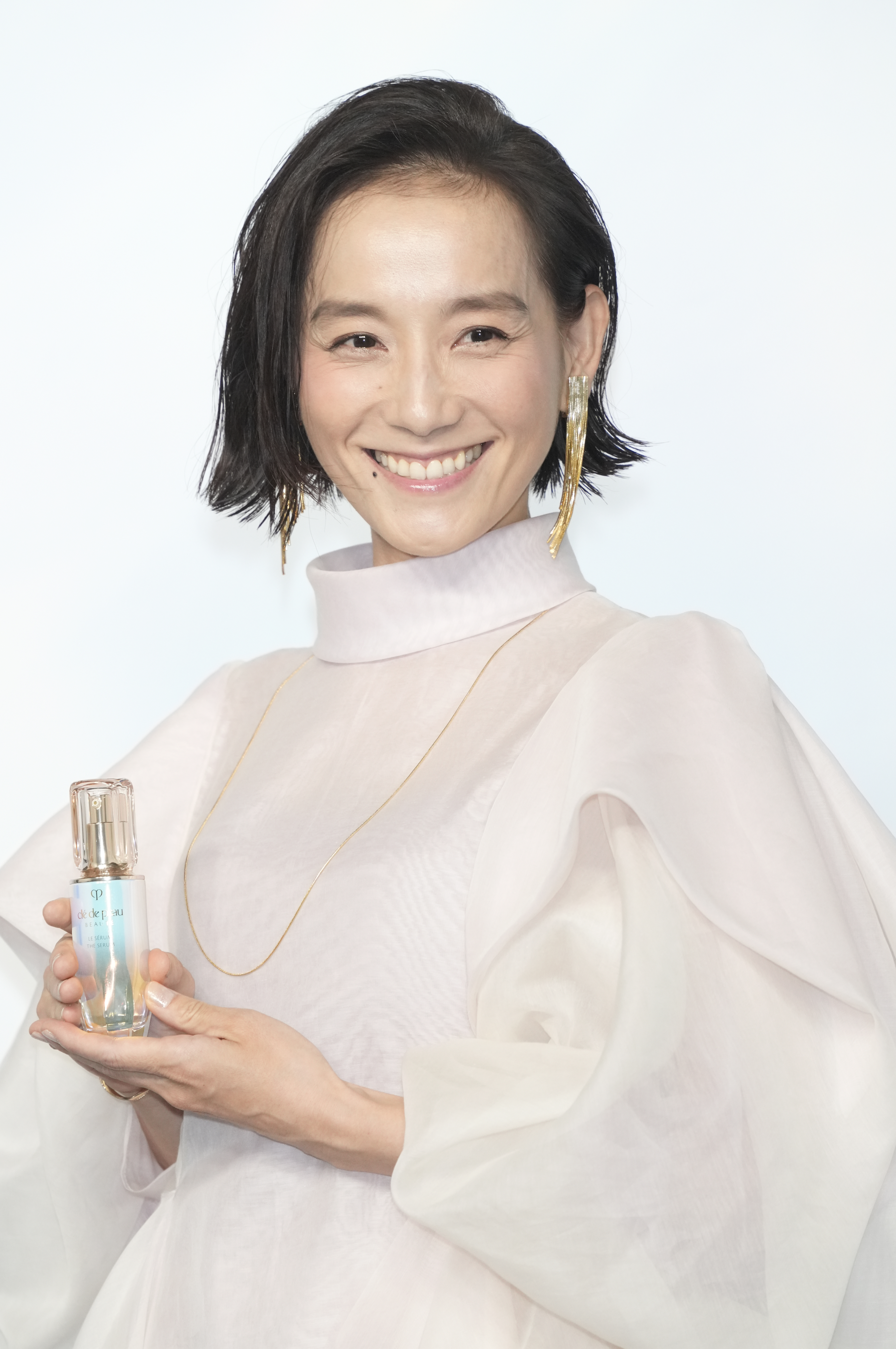 真剣な表情、かっこいい」篠原ともえの衣装作りに見入ってしまう人続出