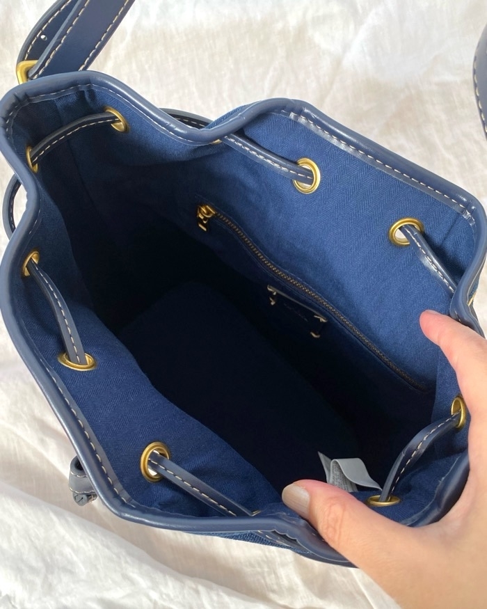 完売品ZARA ギャザーチャーム付きトートバッグ サンダルデニムパンツ通学レア 完売品ZARA ギャザーチャーム付きトートバッグ サンダルデニム