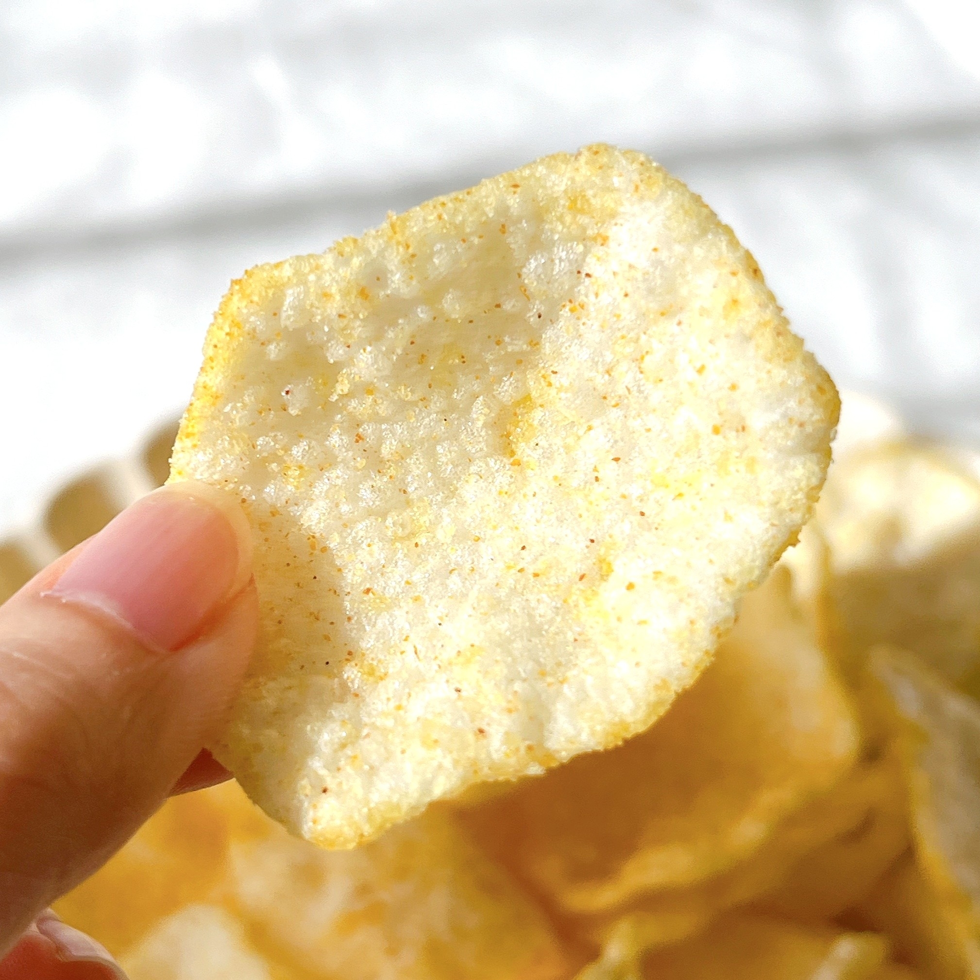 次は2つ以上買ってくる」「つい食べすぎてしまう」無印良品の『150円チップス』が激ウマ！スパイシーな味わいに手が止まりません！《実食レビュー》