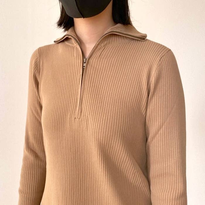 ユニクロの「着痩せワンピ」が4990円→1290円に値下げ中！体のラインが 