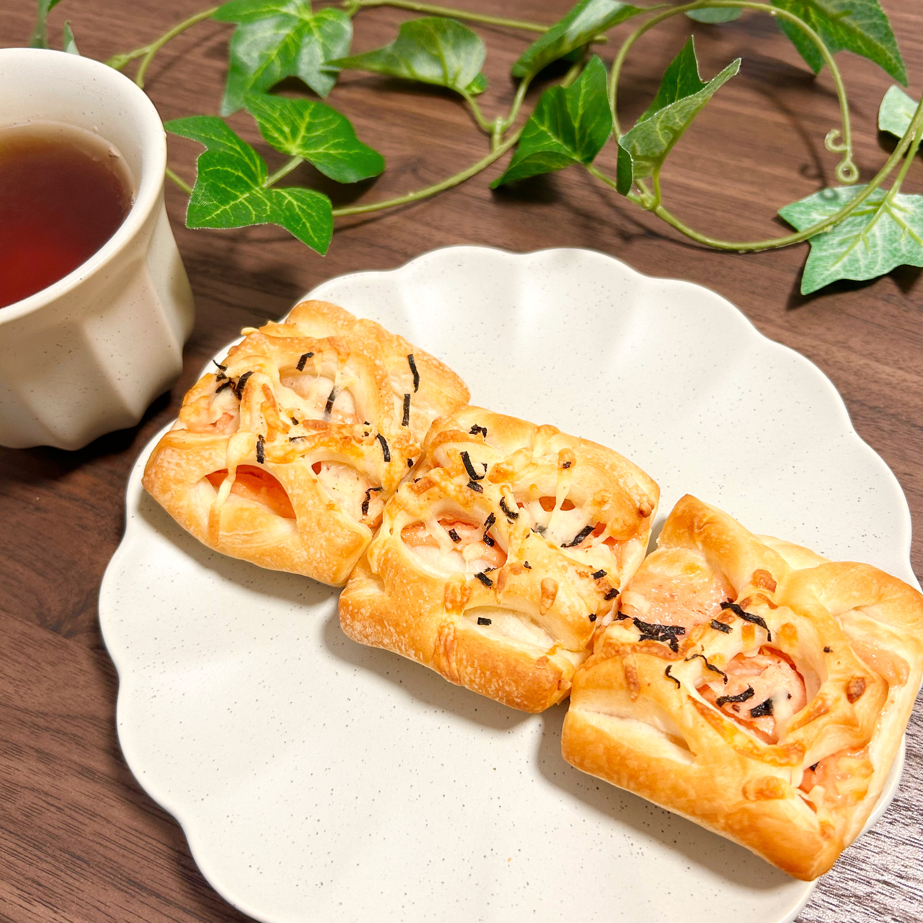 宝もっちもち セブン】あっという間に1袋ペロリ…！1個57円の「もっちもちパン」明太